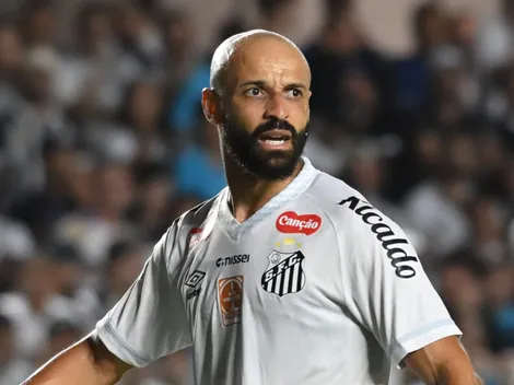 Thaciano falha em bicicleta e vira 'deboche' no banco do Corinthians