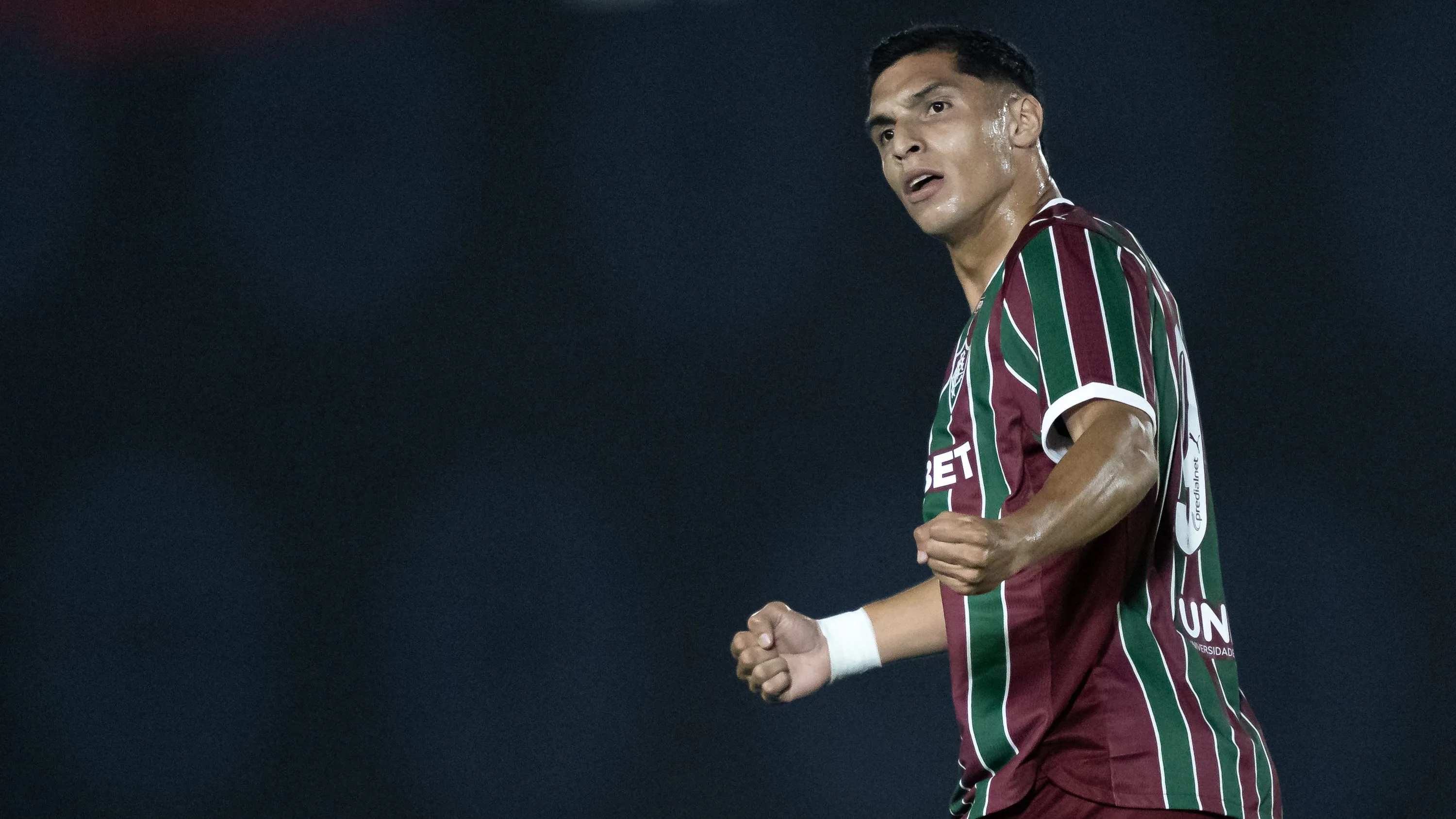 Serna, jogador do Fluminense, comemora seu gol durante partida contra o Nova Iguacu no estadio Luso Brasileiro pelo campeonato Carioca 2026. Foto: Jorge Rodrigues/AGIF