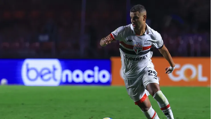 SP - SAO PAULO - 27/06/2024 - BRASILEIRO A 2024, SAO PAULO X CRICIUMA - Alisson jogador do Sao Paulo durante partida contra o Criciuma no estadio Morumbi pelo campeonato Brasileiro A 2024. Foto: Marcello Zambrana/AGIF