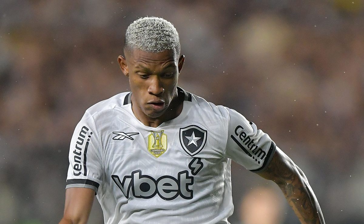 Botafogo irá se reunir com Danilo após nome do meio-campista ser especulado no Flamengo