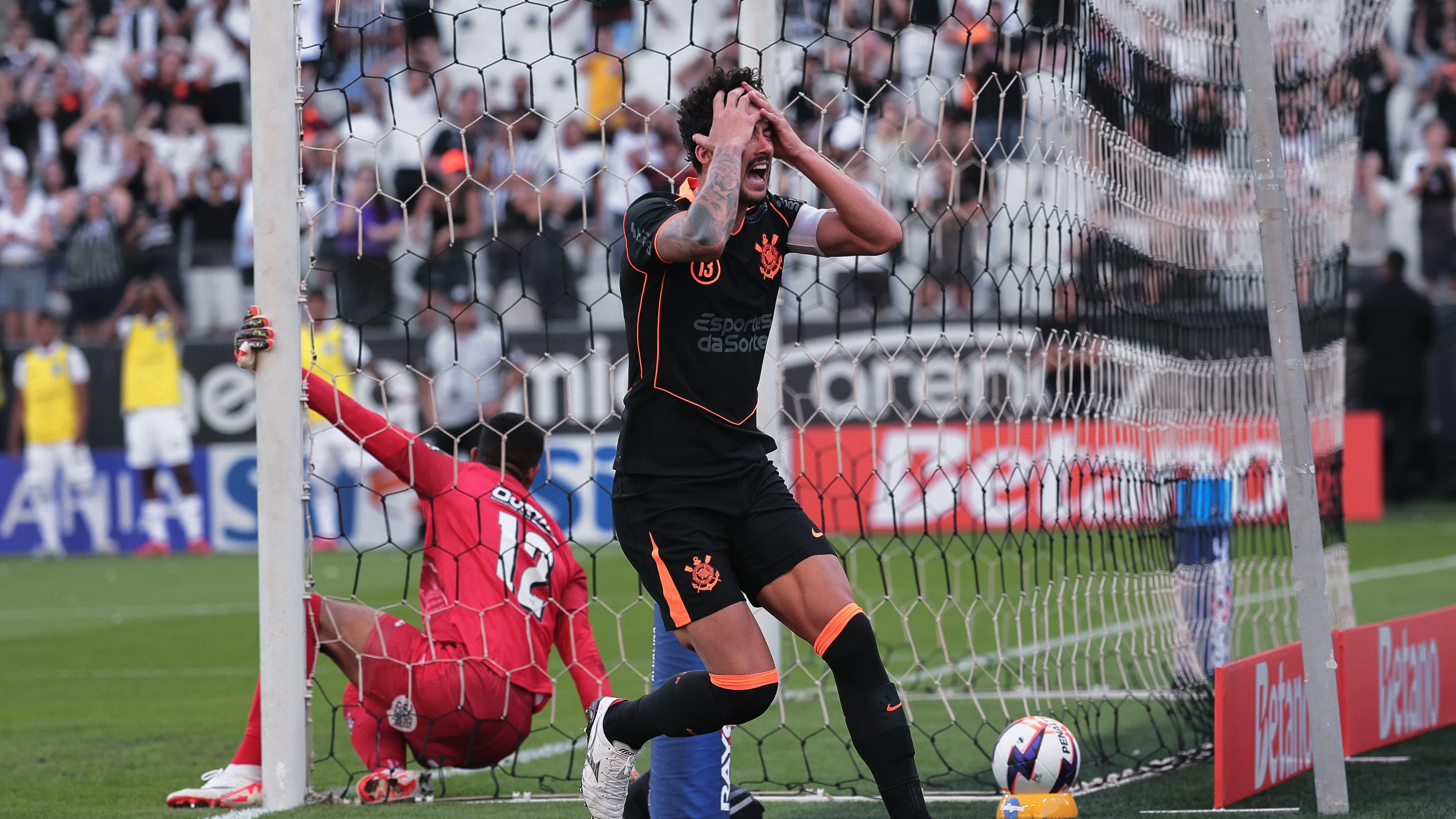 GUSTAVO HENRIQUE jogador do Corinthians