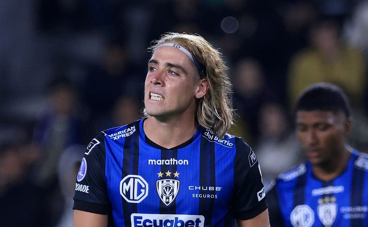 Números de gols do atacante Claudio Spinelli animam o Vasco e negociação depende do aval de Diniz