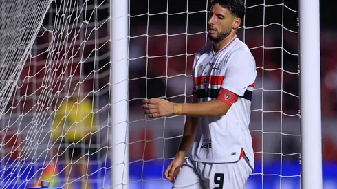 SP – SAO PAULO – 21/01/2026 – PAULISTA 2026, SAO PAULO X PORTUGUESA PAULISTA – Calleri jogador do Sao Paulo lamenta durante partida contra o Portuguesa Paulista no estadio Morumbi pelo campeonato Paulista 2026. Foto: Marcello Zambrana/AGIF