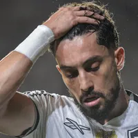 Alex Telles pede valorização salarial por renovação no Botafogo