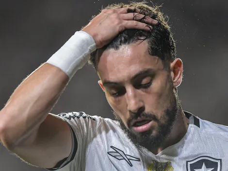 Alex Telles pede valorização salarial por renovação no Botafogo