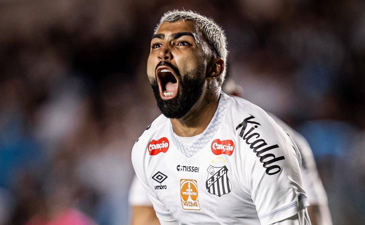 Gabigol discute com árbitro, reclama de faltas e explode no clássico Santos x Corinthians