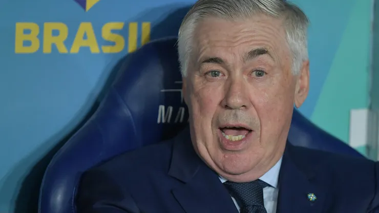 Ancelotti pode contar com Douglas Santos - Foto: Thiago Ribeiro/AGIF