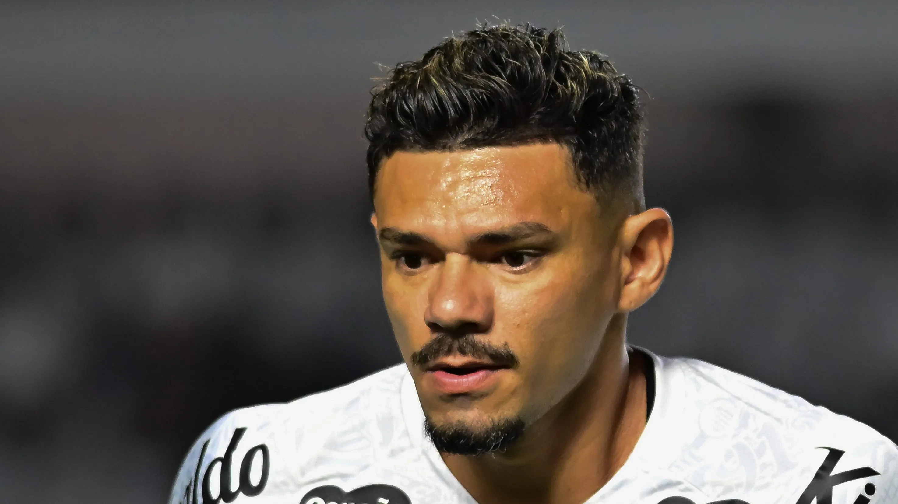 Foto: Jota Erre/AGIF – Tiquinho Soares vai deixar o Santos
