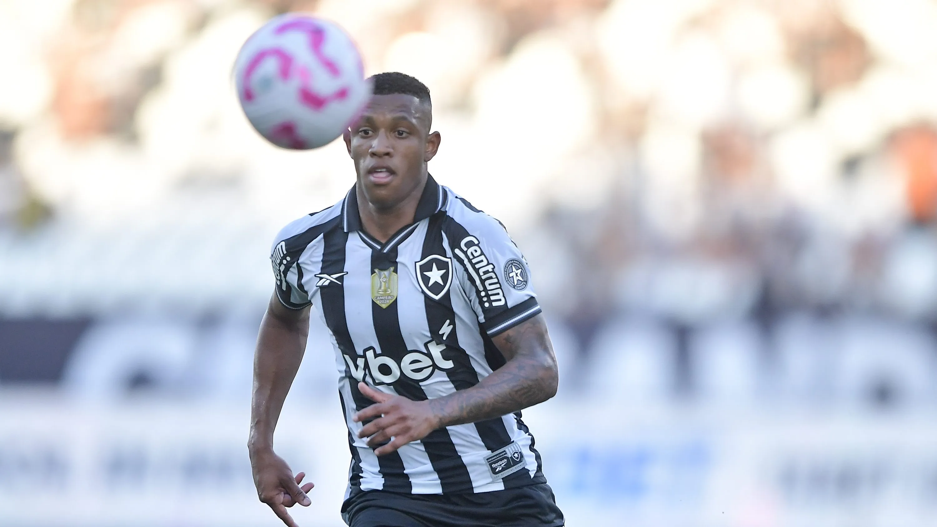 Danilo é alvo de Palmeiras e Flamengo - Foto: Thiago Ribeiro/AGIF.