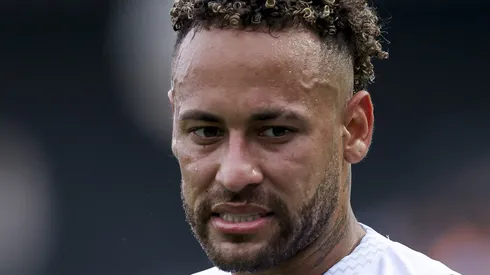 Neymar, meia-atacante do Santos em partida pelo campeonato brasileiro (Foto: Ricardo Moreira/Getty Images)