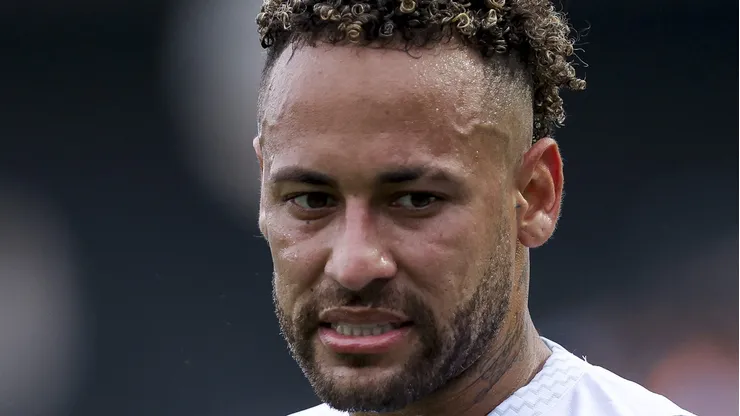 Neymar, meia-atacante do Santos em partida pelo campeonato brasileiro (Foto: Ricardo Moreira/Getty Images)