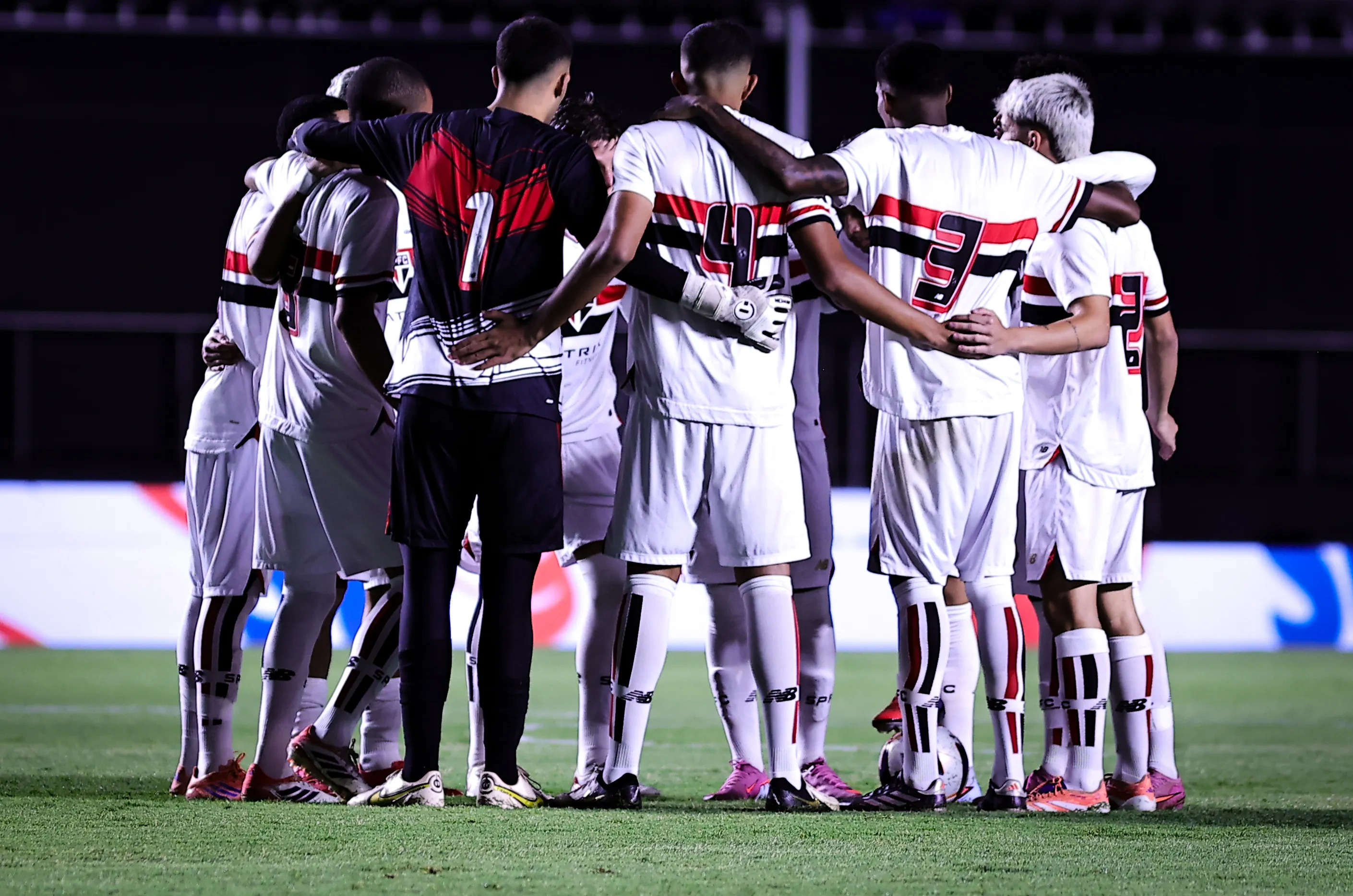 SP – SAO PAULO – 22/01/2026 – COPA SAO PAULO JUNIOR 2026, SAO PAULO X IBRACHINA – Jogadores do Sao Paulo antes da partida contra Ibrachina no estadio Morumbi pelo campeonato Copa Sao Paulo Junior 2026. Foto: Fabio Giannelli/AGIF