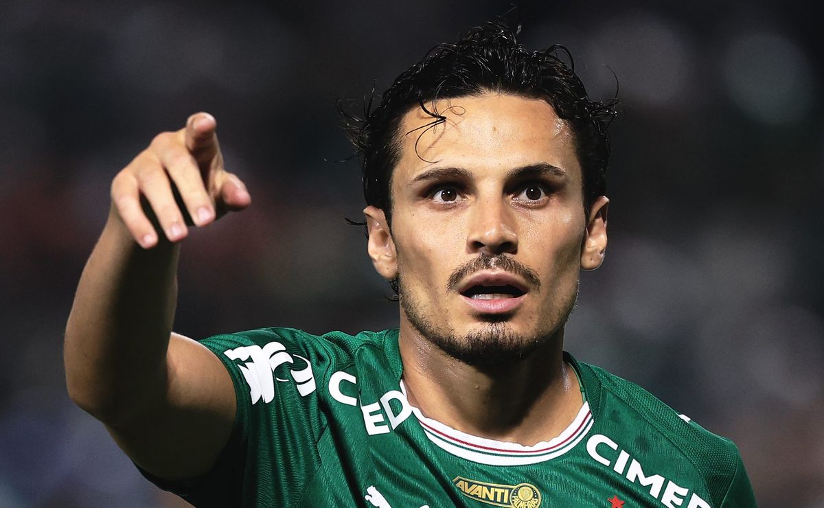 Raphael Veiga está de saída do Palmeiras e viaja nas próximas horas ao México para assinar com o América