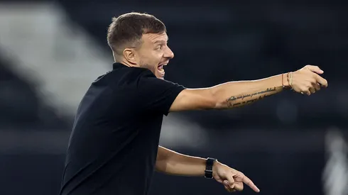 Treinador deu a sua opinião – Foto: Vitor Silva/Botafogo.