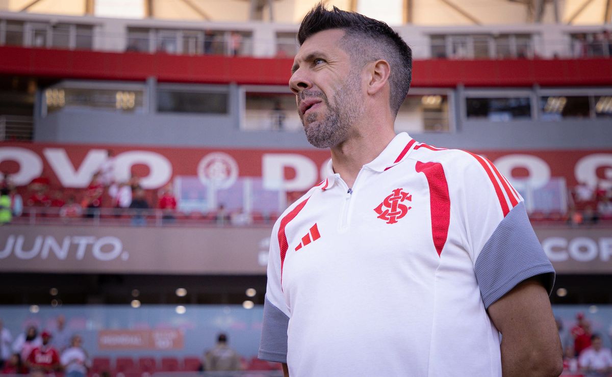 Antes de encarar o Grêmio, Paulo Pezzolano, do Internacional, indica postura colorada no Gre-Nal 449