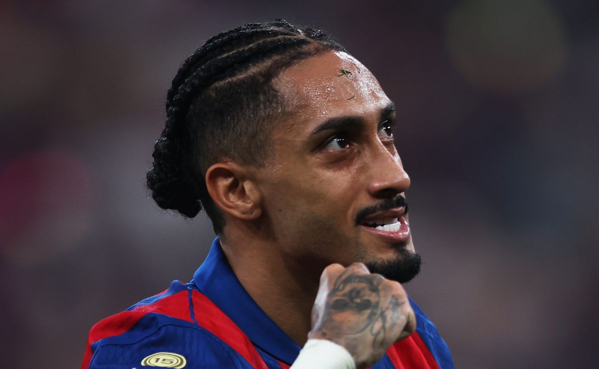 Avô de Raphinha revela desejo do atacante de encerrar carreira no Inter aos 30 anos