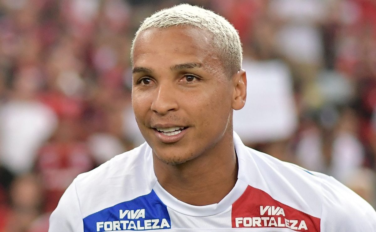 Deyverson, ex-Palmeiras e Atlético-MG, rescinde contrato com Fortaleza e está a procura de um novo time