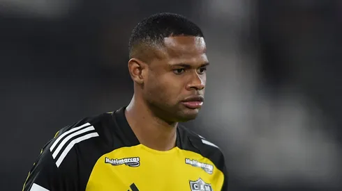 Junior Santos jogador do Atletico-MG durante aquecimento antes da partida contra o Botafogo no estadio Engenhao pelo campeonato Brasileiro A 2025. Foto: Thiago Ribeiro/AGIF