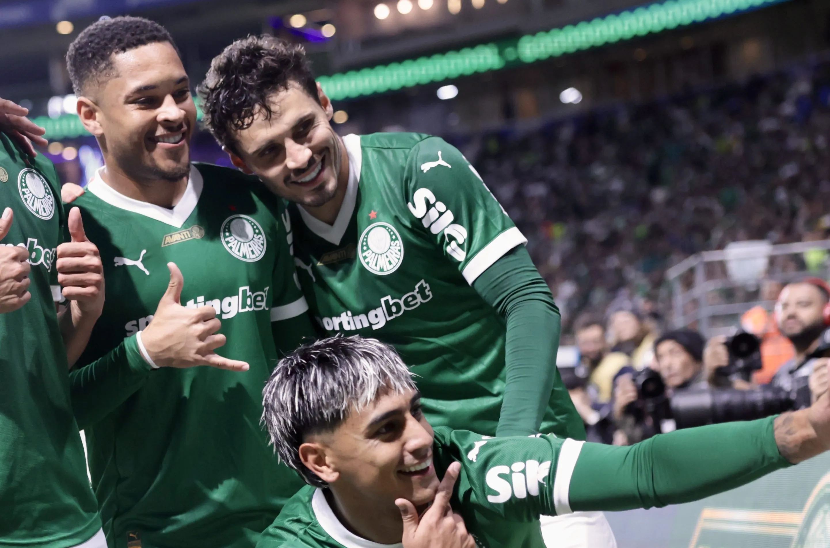 Veiga e Facundo Torres não devem jogar mais pelo Verdão. Foto: Marcello Zambrana/AGIF