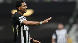 Rony lamenta chance perdida durante uma partida. Foto: Gilson Lobo/AGIF