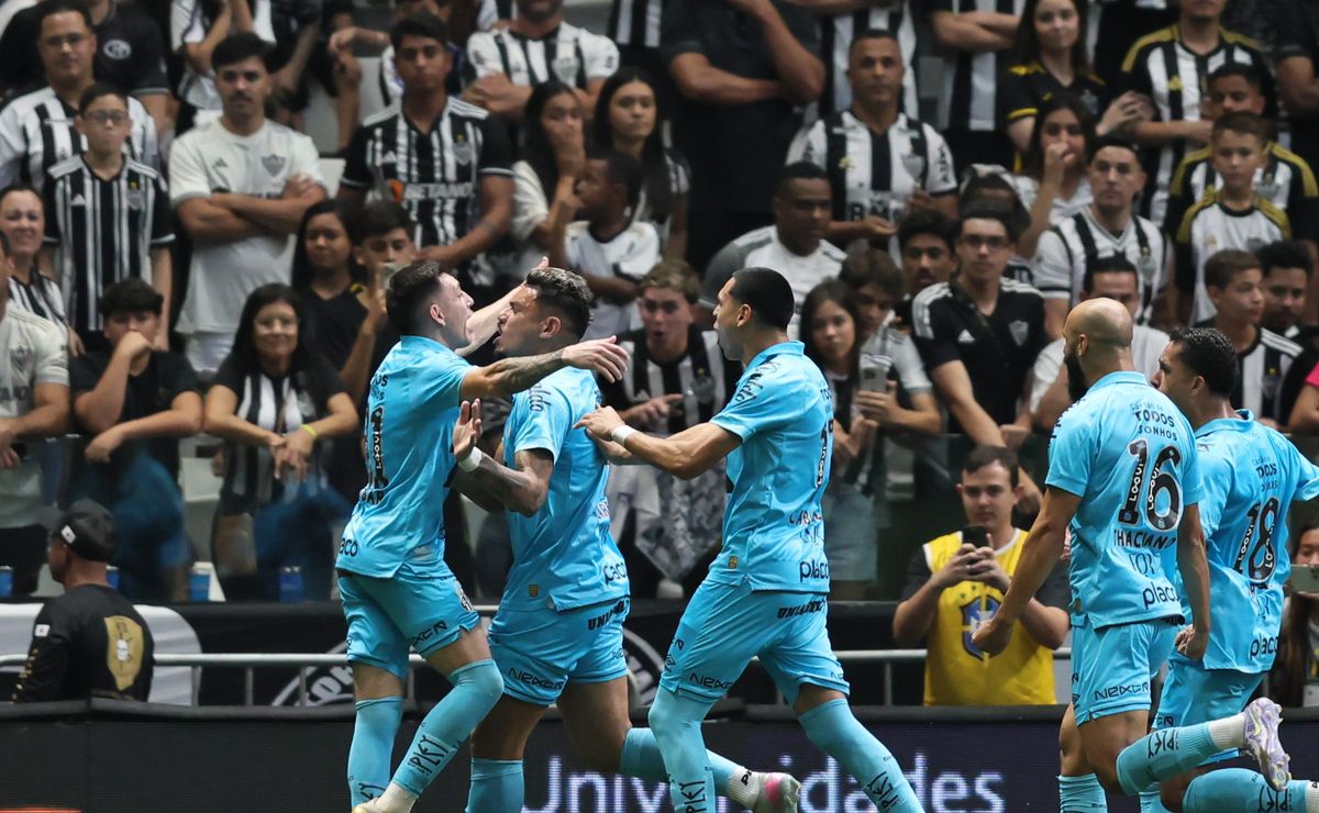 Tiquinho Soares topa deixar o Santos, mas precisa ser convencido para ser negociado na atual janela