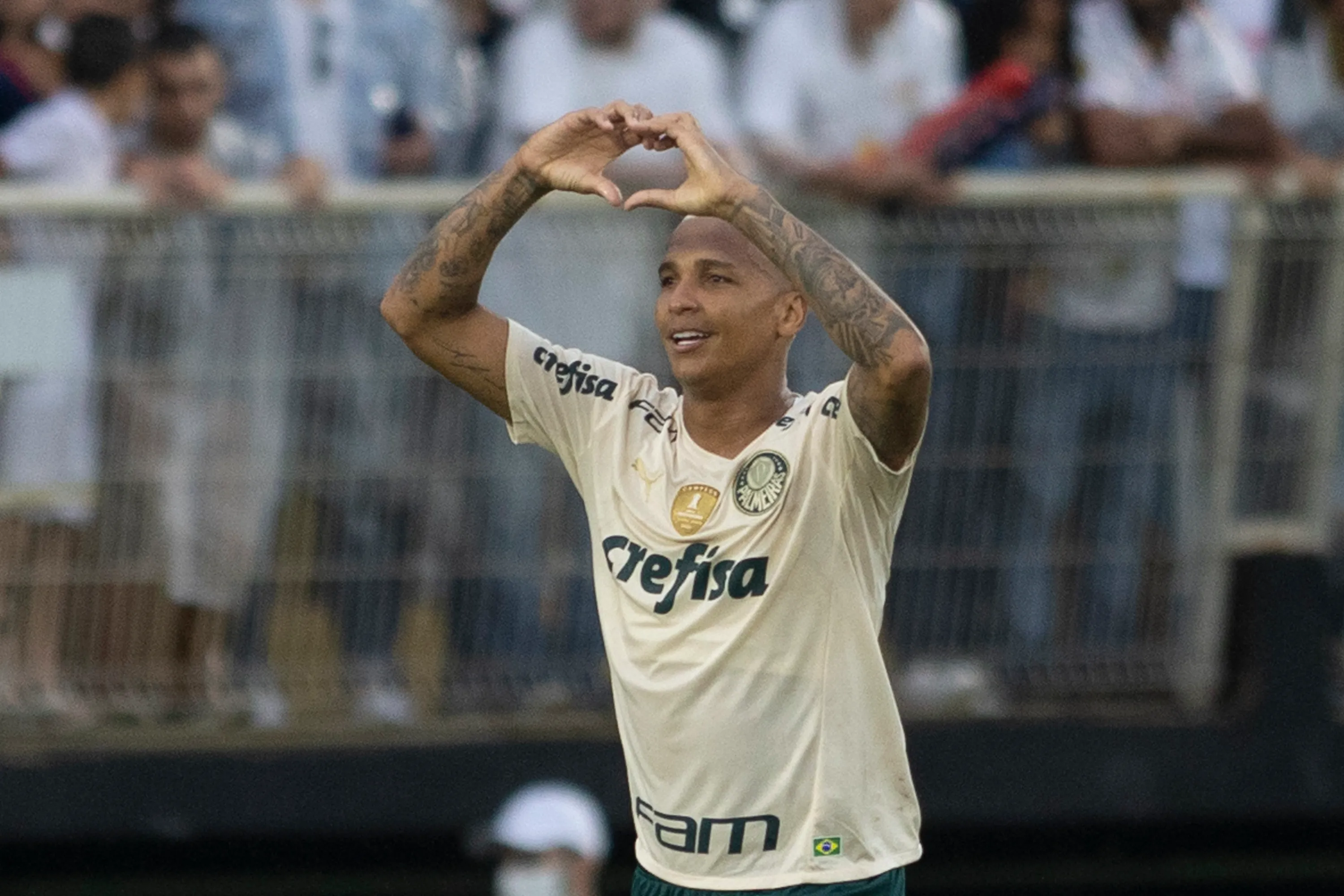 Deyverson jogador do Palmeiras comemora seu gol durante partida contra o Bragantino no estadio Nabi Abi Chedid pelo campeonato Paulista 2022. Foto: Diogo Reis/AGIF