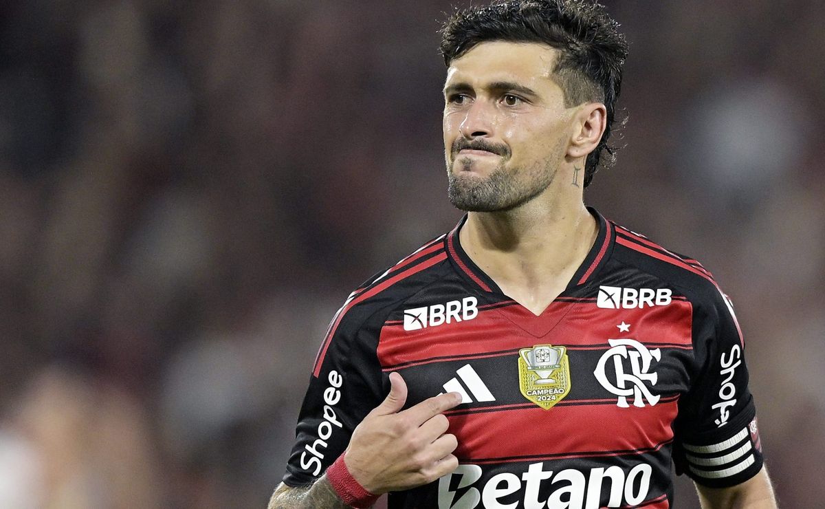 Arrascaeta aponta principal diferença do Flamengo para outros clubes e desabafa sobre pressão