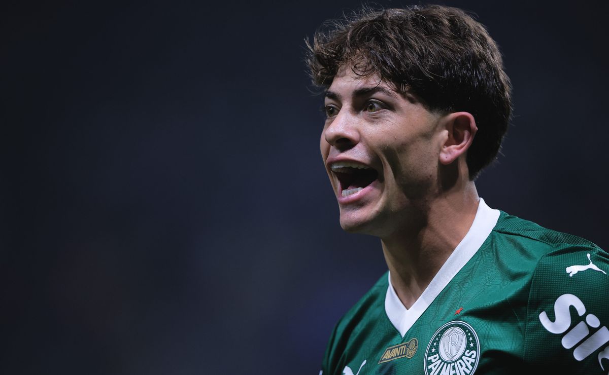 Giay toma decisão sobre futuro no Palmeiras e sinaliza permanência após interesse europeu