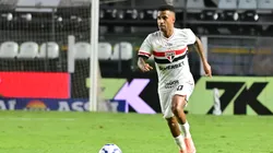SP - SANTOS - 03/12/2025 - BRASILEIRO A 2025, SAO PAULO X INTERNACIONAL - Marcos Antonio jogador do Sao Paulo durante partida contra o Internacional no estadio Vila Belmiro pelo campeonato Brasileiro A 2025. Foto: Jota Erre/AGIF