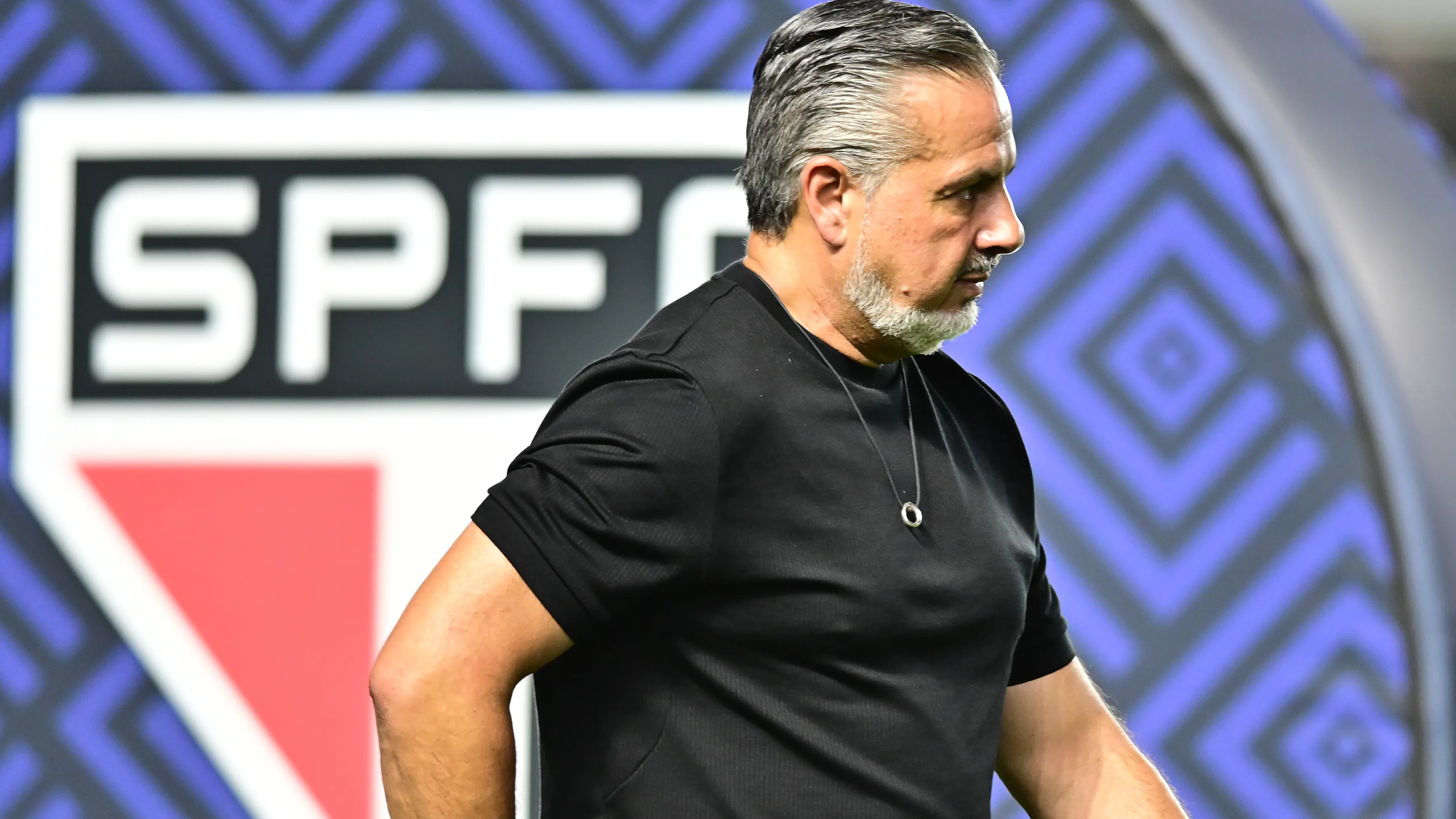 SP – SANTOS – 05/11/2025 – BRASILEIRO A 2025, SAO PAULO X FLAMENGO –  Jose Fernando Rodrigues Boto, diretor de futebol do Flamengo durante partida contra o Sao Paulo no estadio Vila Belmiro pelo campeonato Brasileiro A 2025. Foto: Jota Erre/AGIF