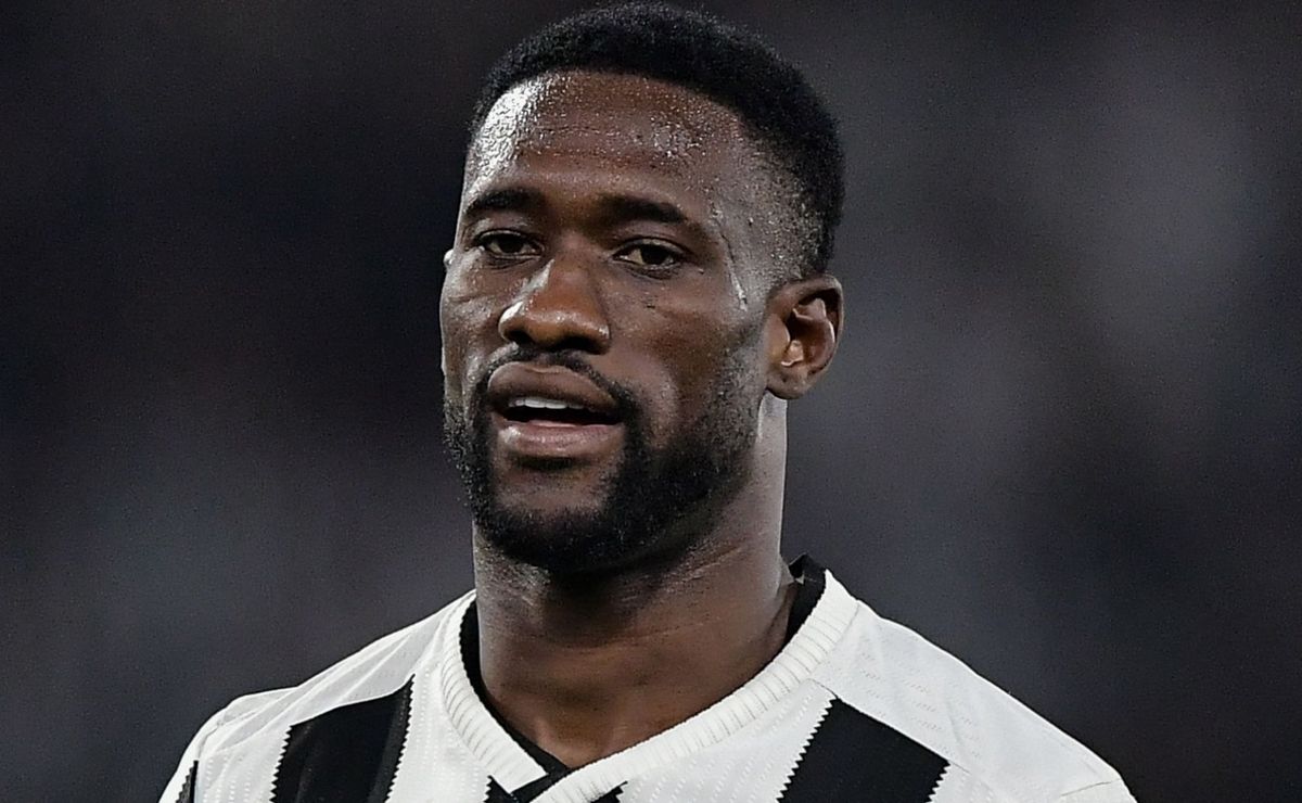 Bastos segue fora no Botafogo e estreia adiada expõe ano inteiro sem jogar