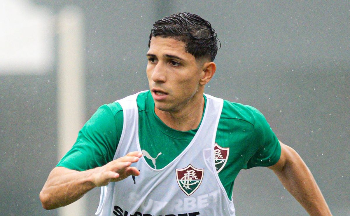 Savarino estreando pelo Fluminense contra o Flamengo não vai acontecer pois meia não foi registrado a tempo