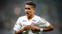 Pedrinho em campo pelo Corinthians. (Photo by Alexandre Schneider/Getty Images)
