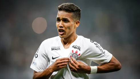 Pedrinho em campo pelo Corinthians. (Photo by Alexandre Schneider/Getty Images)