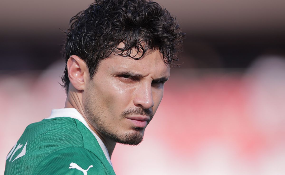 Raphael Veiga hesita sobre saída do Palmeiras e indefinição segue nos bastidores