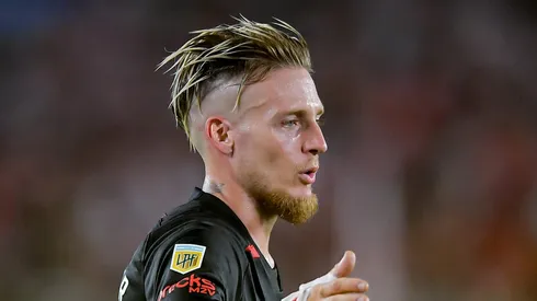 Santiago Ascacibar of Estudiantes La Plata celebrates after scoring the team's second goal during a Torneo Apertura Betano 2025 Interzone match between River Plate and Estudiantes at Estadio Mas Monumental Antonio Vespucio Liberti on March 1, 2025 in Buenos Aires, Argentina.  (Photo by Marcelo Endelli/Getty Images)
