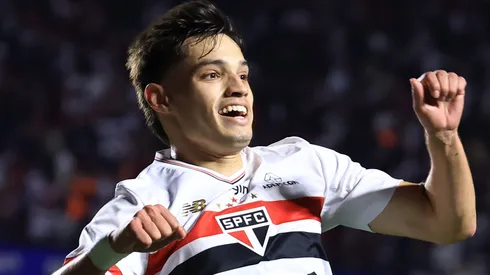 Damián Bobadilla se destaca no meio-campo do São Paulo