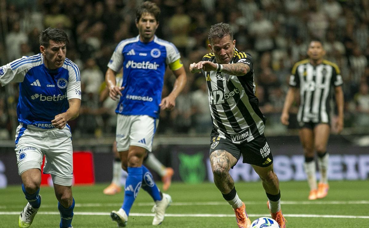 Bernard analisa favoritismo em Atlético-MG x Cruzeiro e ressaltar clássico equilibrado: “Não existe”