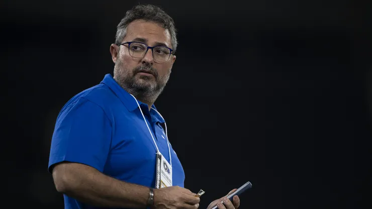 Mattos falou sobre contratações em recente coletiva