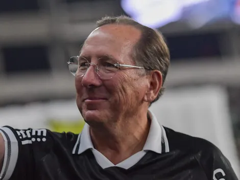 Torcida do Botafogo pede transparência para Textor