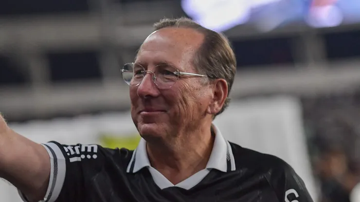 John Textor CEO do Botafogo durante partida contra o Corinthians no estadio Engenhao pelo campeonato Brasileiro A 2025. Foto: Thiago Ribeiro/AGIF