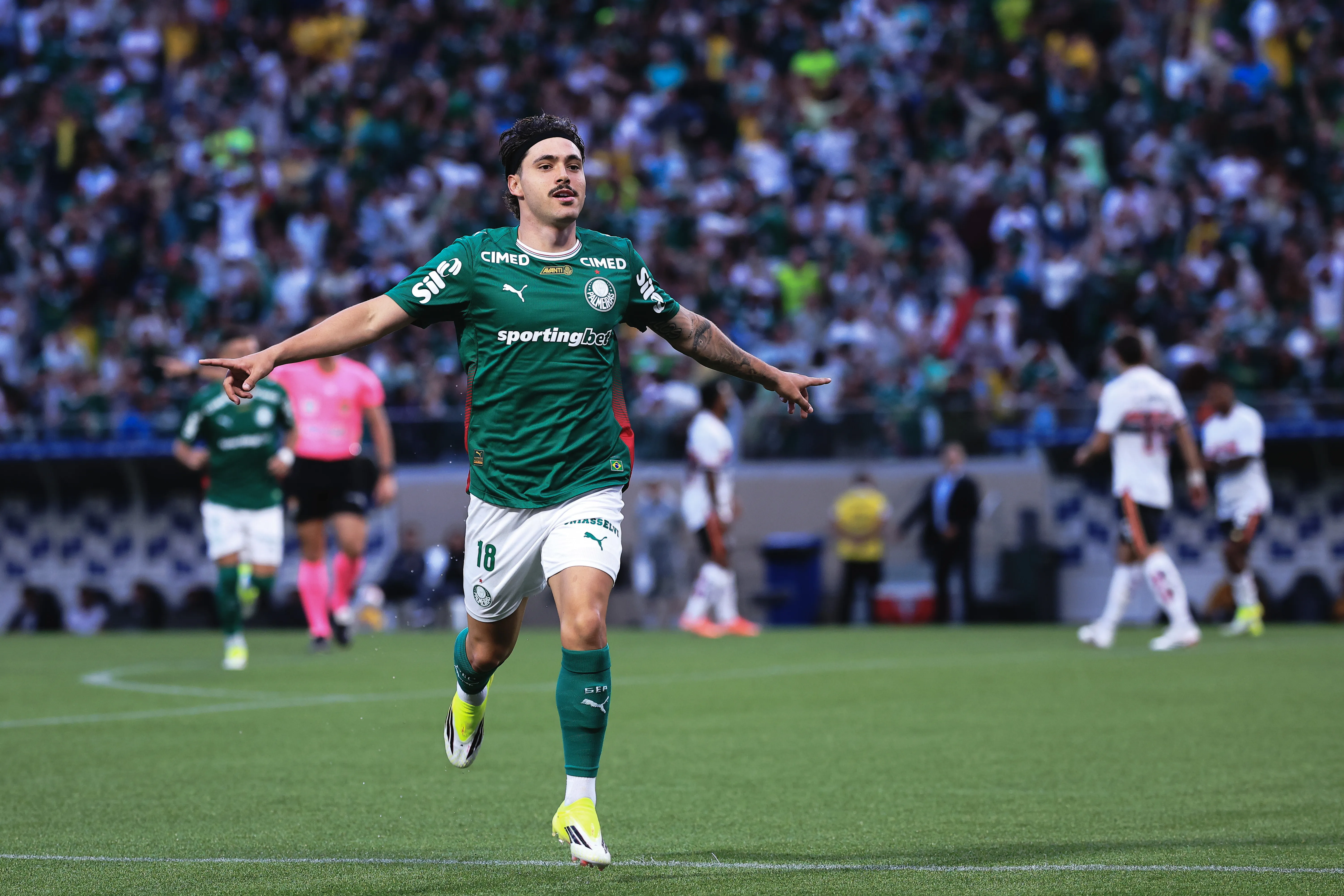 SP – BARUERI – 24/01/2026 – PAULISTA 2026, PALMEIRAS X SAO PAULO – Mauricio jogador do Palmeiras comemora seu gol durante partida contra o Sao Paulo no estadio Arena Barueri pelo campeonato Paulista 2026. Foto: Ettore Chiereguini/AGIF