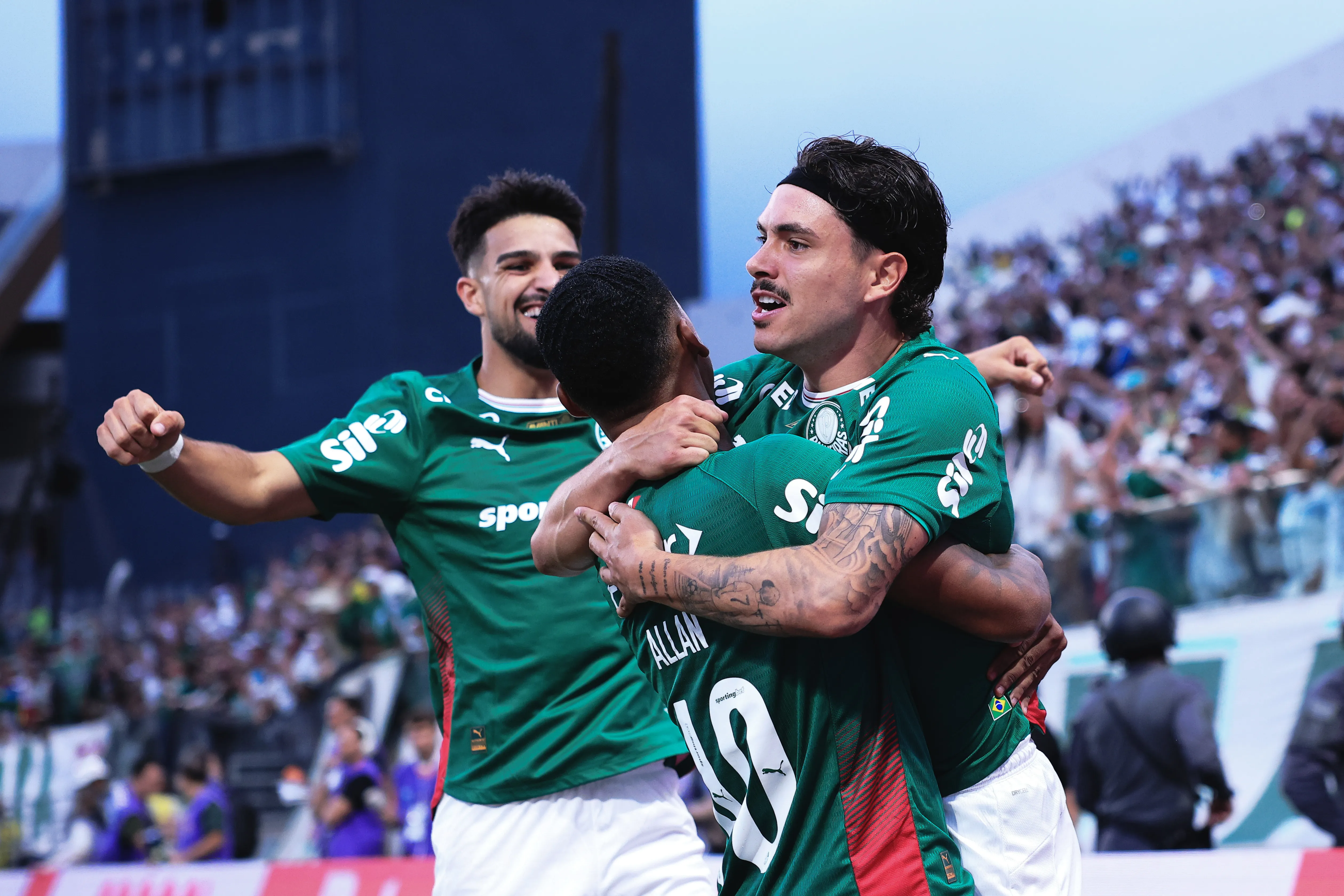 Jogadores do Palmeiras comemoram gol diante do São Paulo. Foto: Ettore Chiereguini/AGIF