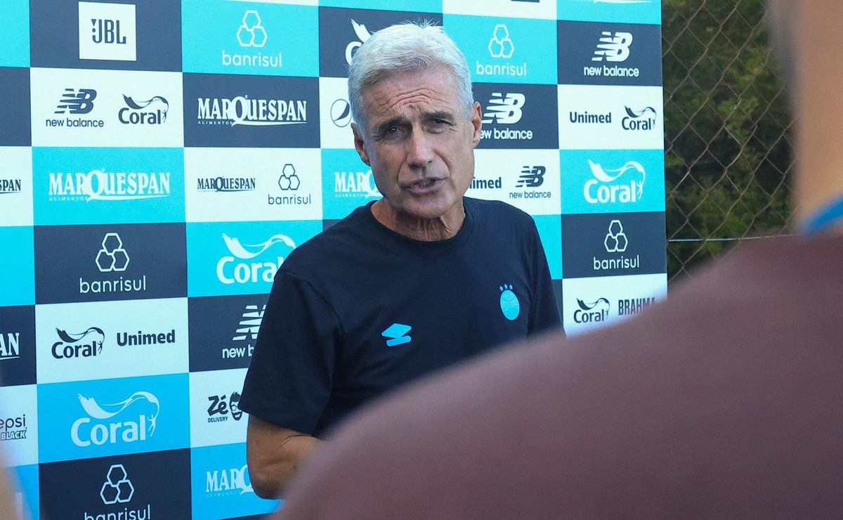 Luís Castro reconhece peso do Gre-Nal e projeta duelo contra o Inter no Beira-Rio