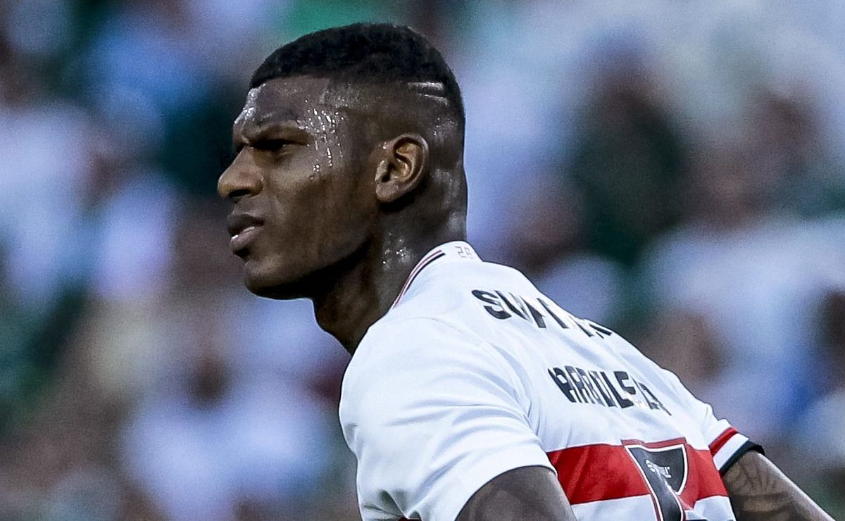 Arboleda causa revolta na torcida do São Paulo após derrota para o Palmeiras e fim de ciclo é comentado na web