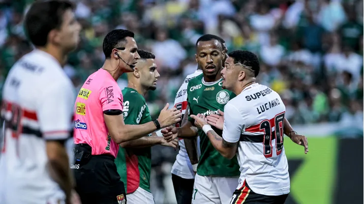 Clássico contou com momentos quentes durante os 90 minutos