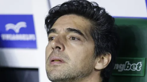 Abel Ferreira, técnico do Palmeiras em partida pelo campeonato paulista (Foto: Alexandre Schneider/Getty Images)