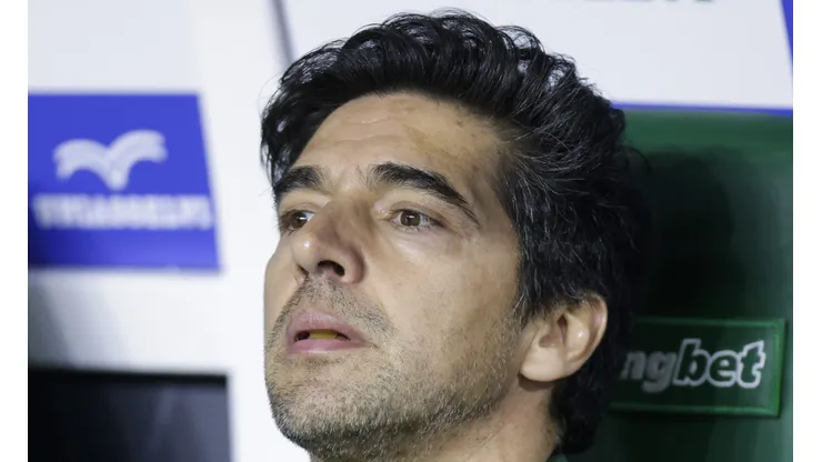 Abel Ferreira, técnico do Palmeiras em partida pelo campeonato paulista (Foto: Alexandre Schneider/Getty Images)