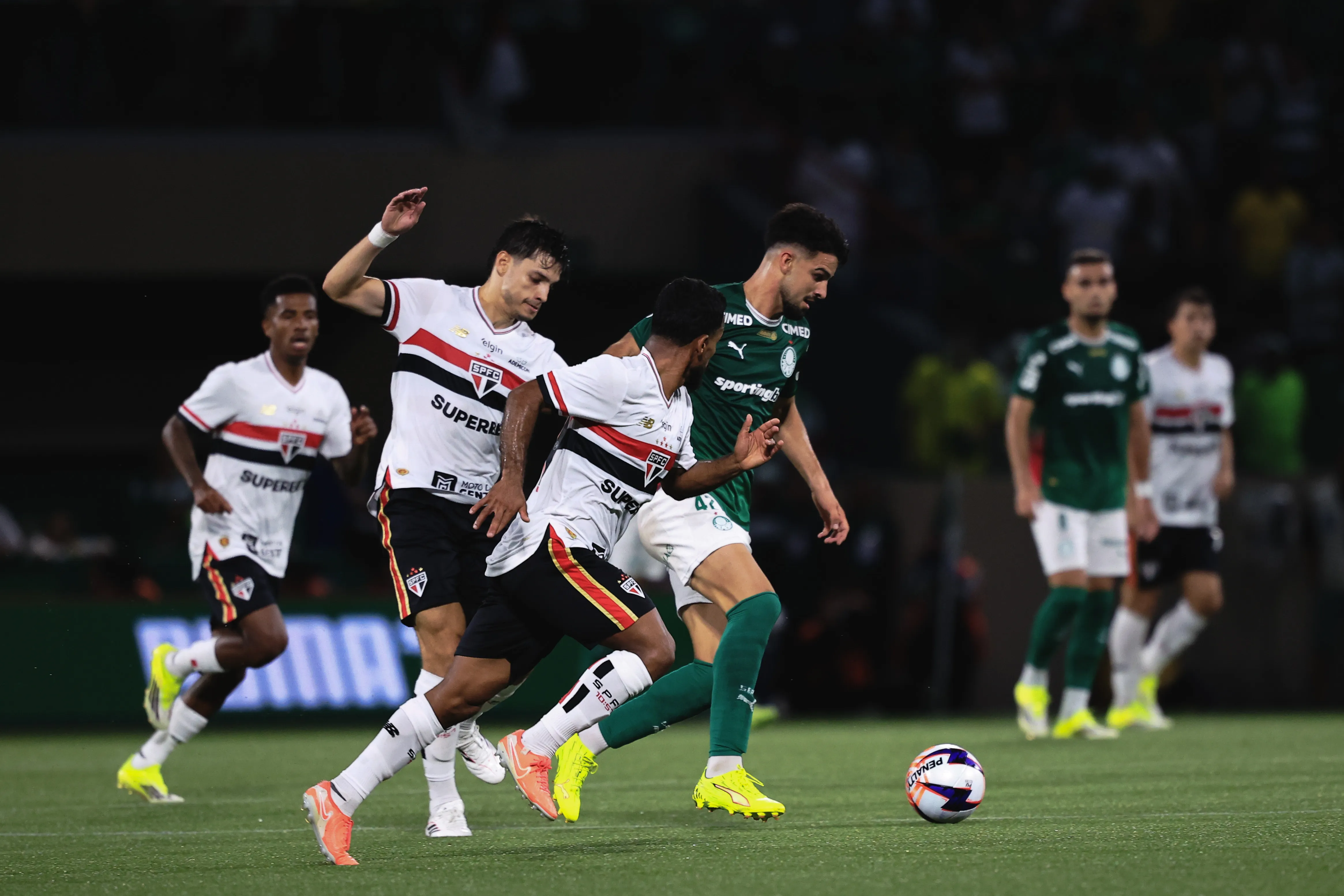 Flaco López durante o jogo diante do São Paulo. Foto: Ettore Chiereguini/AGIF
