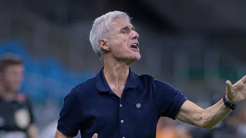 Luis Castro tecnico do Gremio durante partida contra o Sao Jose no estadio Arena do Gremio pelo campeonato Gaucho 2026. Foto: Maxi Franzoi/AGIF